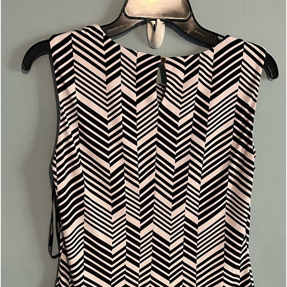 SELLING CALVIN KLEIN WOMEN BLOUSE SIZE SMALL COLOR BLACK & WHITE SLEEVELESS - Picture 2 of 14
